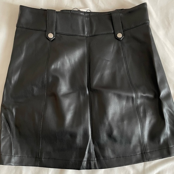 🏴‍☠️ Black leather mini skirt // ZARA size: XS // NEW WITH TAGS 🏷️ - Picture 7 of 7